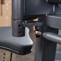 A618 Разведение рук сидя (задние дельты, спина)